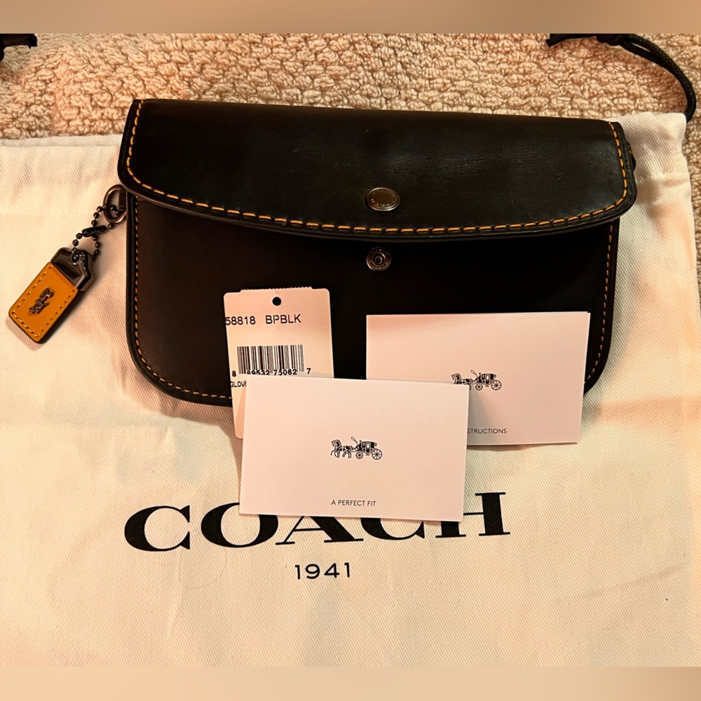 NWT COACH 1941 Glovetanned Leather
Clutch Wristlet Wallet Black